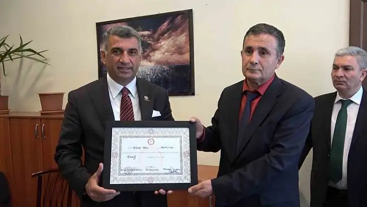 'Milletvekili Gürsel Erol mazbatasını aldı'