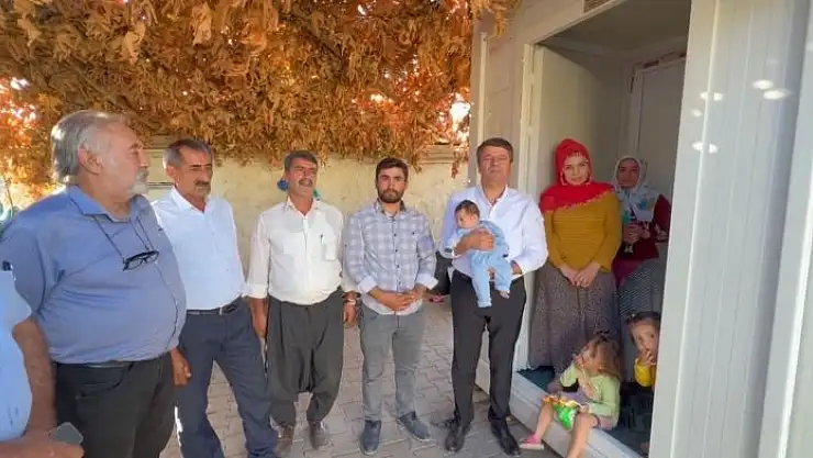 'Milletvekili Tutdere Sincik´te depremzedelere dikkat çekti'