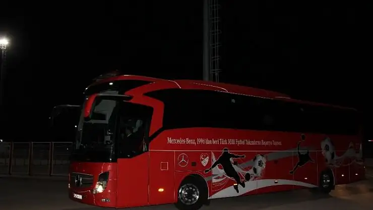 'Milli takımlar stadyuma ulaştı'