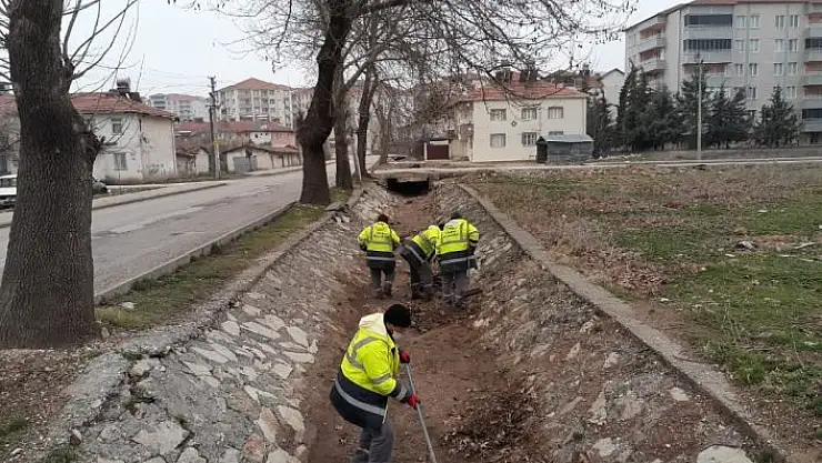 'Mimar Sinan Mahallesinde kanal temizliği'