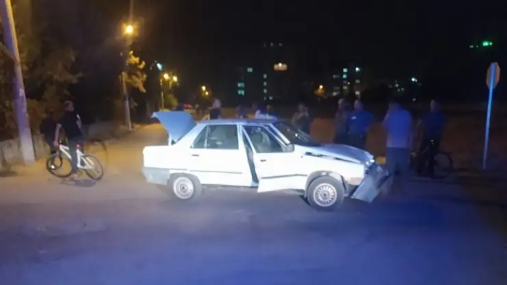 'Minibüs ile otomobil çarpıştı: 2 yaralı'