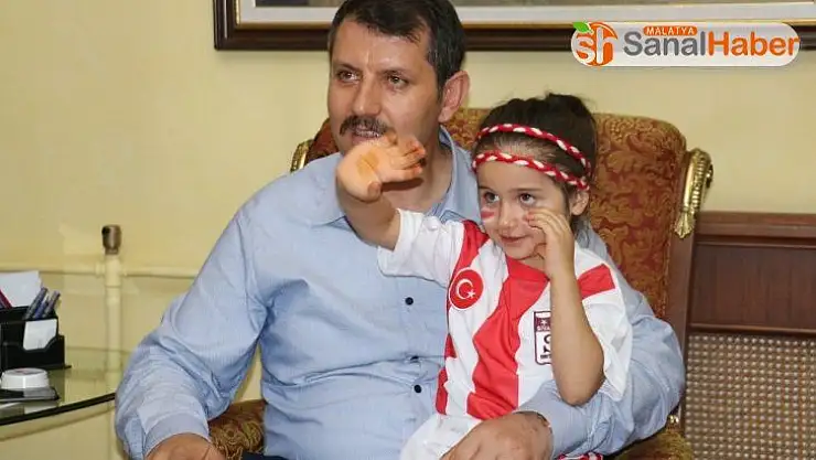 Minik taraftarların vali babası