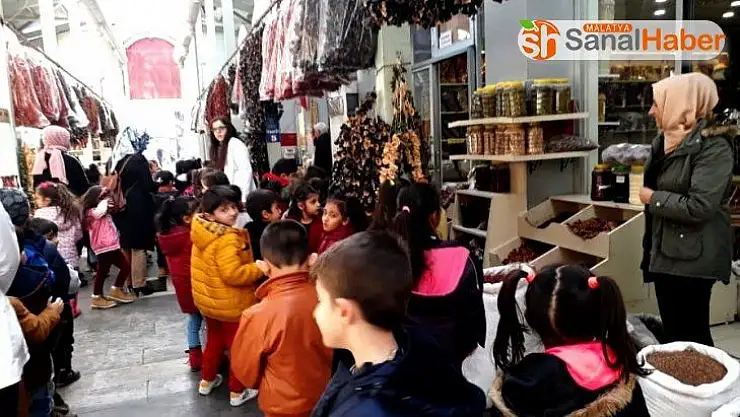 Minikler Şire Pazarını gezdi