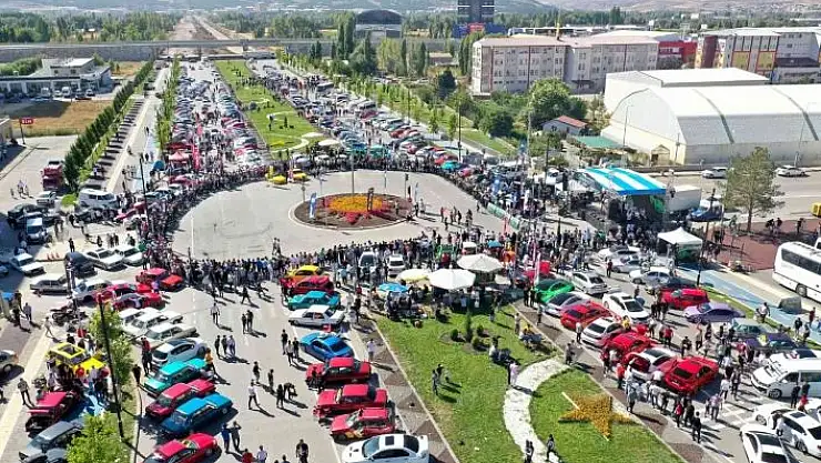 'Modifiye araç tutkunları Sivas´ta buluştu'