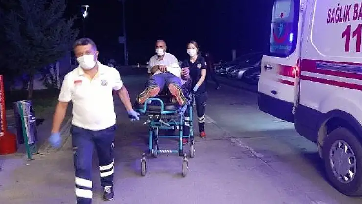 'Motosiklet devrildi: 2 yaralı'