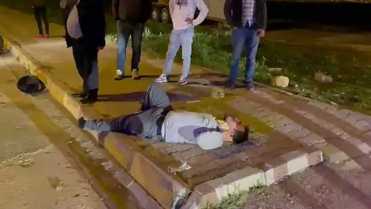 'Motosiklet ile minibüs çarpıştı: 2 yaralı'