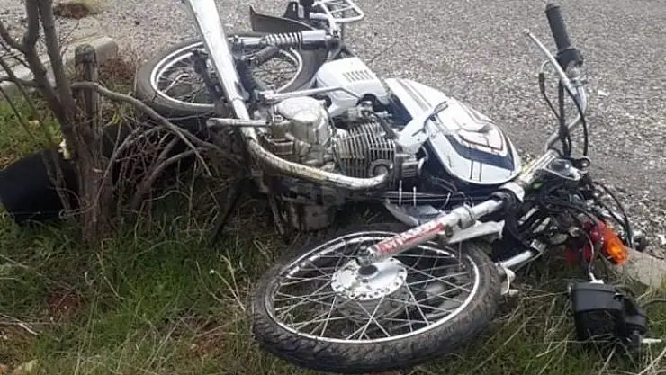 'Motosiklet ile otomobil çarpıştı: 1 ağır 2 kişi yaralandı'