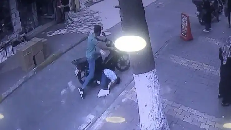 'Motosiklet küçük çocuğa çarptı: 1 yaralı'
