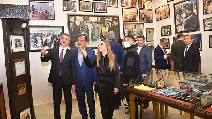 'MTÜ´de Özal´ı anma töreni düzenlendi'