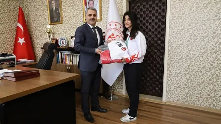 'Muaythai Avrupa Şampiyonu Aslan´a hediye'