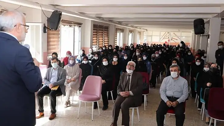 'Müftü Akkuş öğrencilerle bir araya geldi'