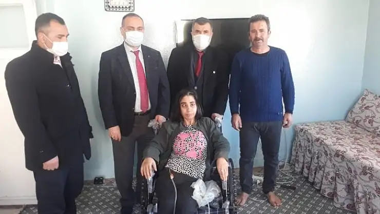 'Müftülükten engelli kişiye sandalye desteği'