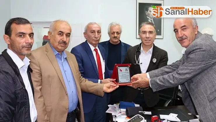 Muhtardan profesöre plaket