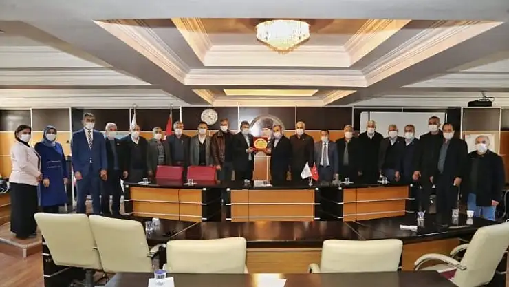 'Muhtarlardan Başkan Kılınç´a `teşekkür´ plaketi'