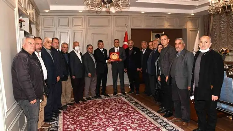 'Muhtarlardan Vali Çuhadar´a plaket'