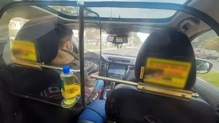 'Müşterilerinin sağlığı için taksiye kabin taktırdı'
