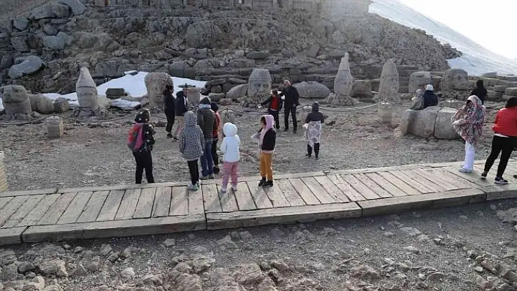 'Nemrut Dağı´nda turizm sezonu açıldı'