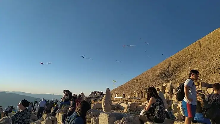 'Nemrut Dağı´nda uçurtma şenliği'