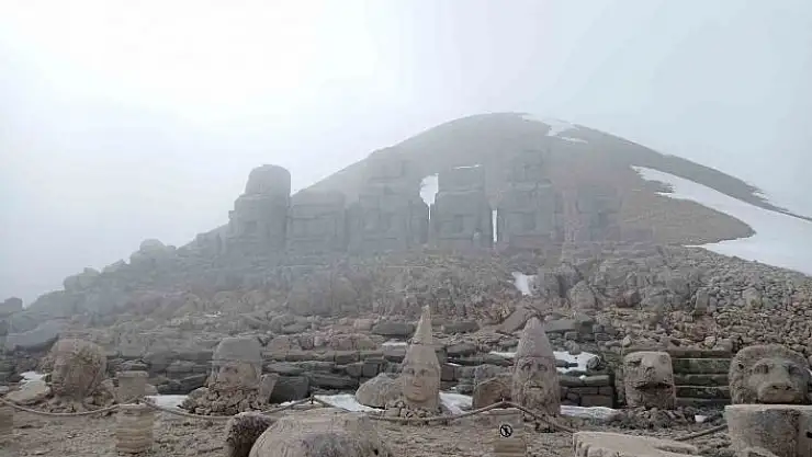 'Nemrut Dağı´ndaki heykeller depremde zarar görmedi'