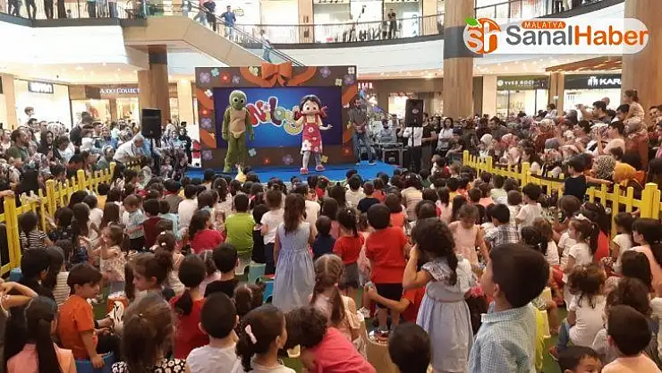 Niloya, Piazza'da çocuklarla buluştu