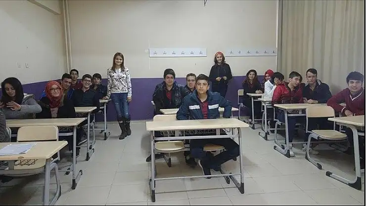 ÜNİVERSİTE ÖĞRENCİLERİ, OKULLARDA REHBERLİĞİ TANITTI