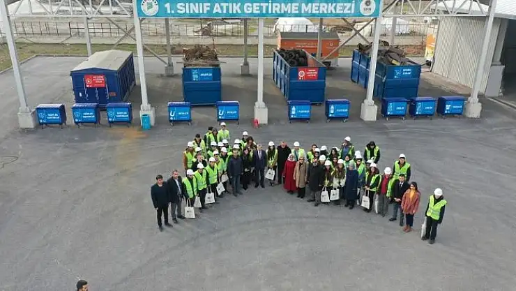 'Öğrenciler, Ambalaj Atıkları Toplama Ayırma Merkezi´ni inceledi'