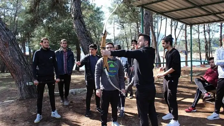 'Öğrenciler doğa sporları dersi uygulamalarını kampta yaptı'