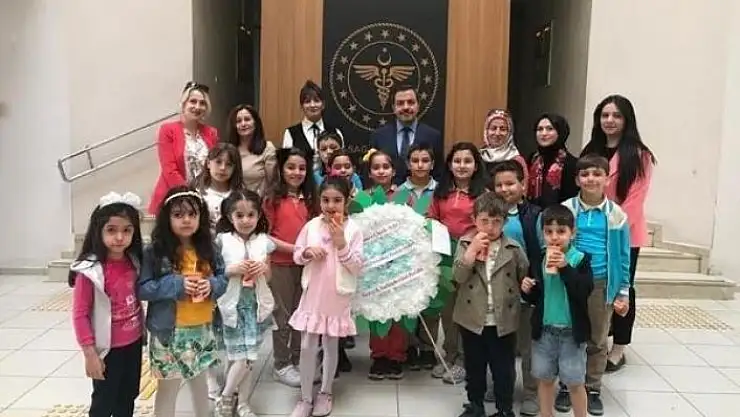 'Öğrenciler maskelerden çiçek yaptı'