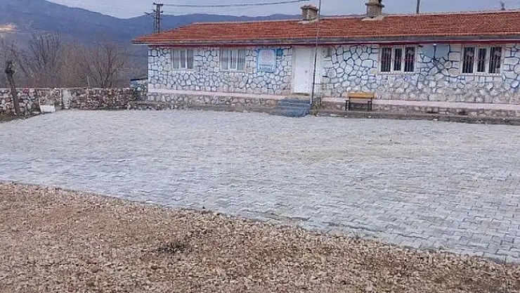 'Öğrenciler toz ve çamurdan kurtuldu'