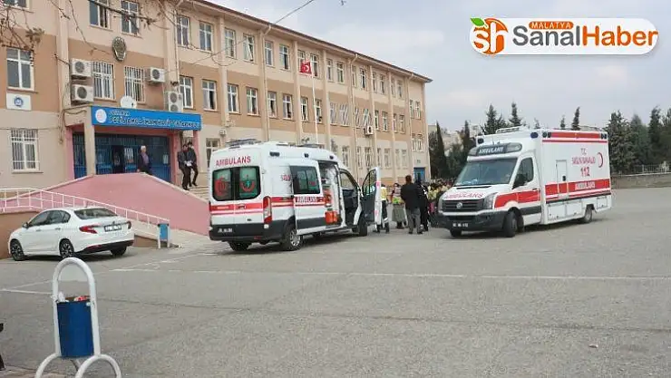 Öğrenciler yemekten zehirlendi