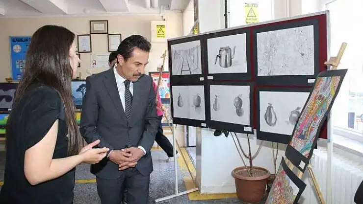 'Öğrenciler yıl sonu sergisi açtı'