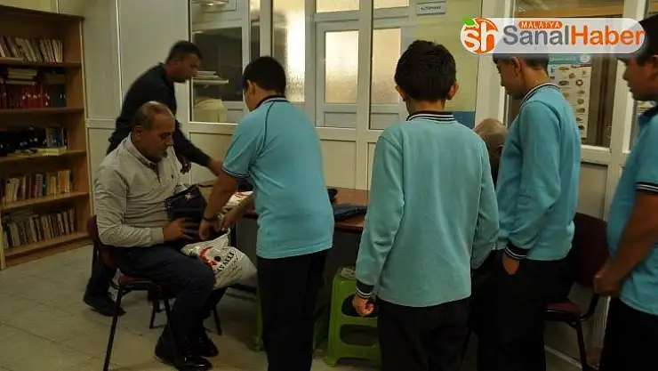 Öğrencilere kışlık giyecek yardımı