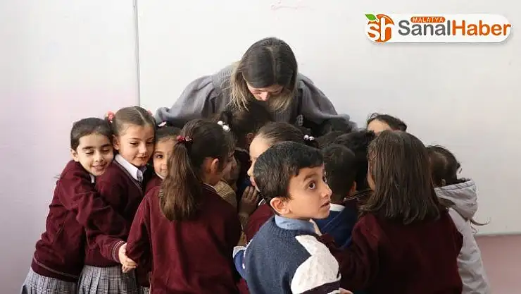 Öğretmeni, depremde hayatını kaybeden öğrencisi için gözyaşı döktü
