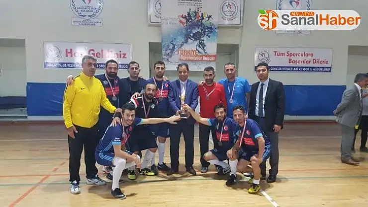 Öğretmenlerin final maçı nefes kesti