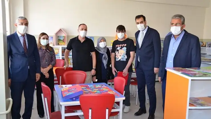 'Okula kütüphane kazandırdılar'