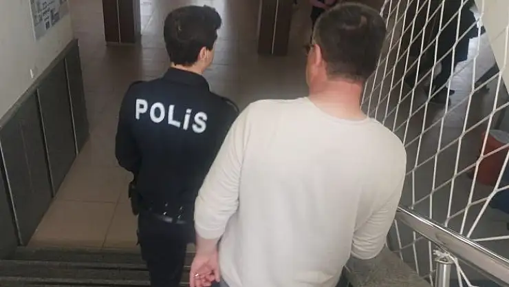 'Okuldan para ve fotoğraf makineleri çalındı'