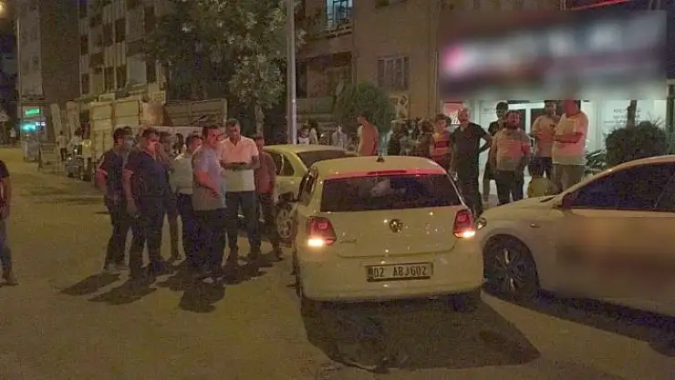 'Önce ağaca sonra park halindeki araca çarptı'