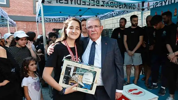 'Onikişubat Belediyesi, yaz yüzme kursları törenle tamamladı'