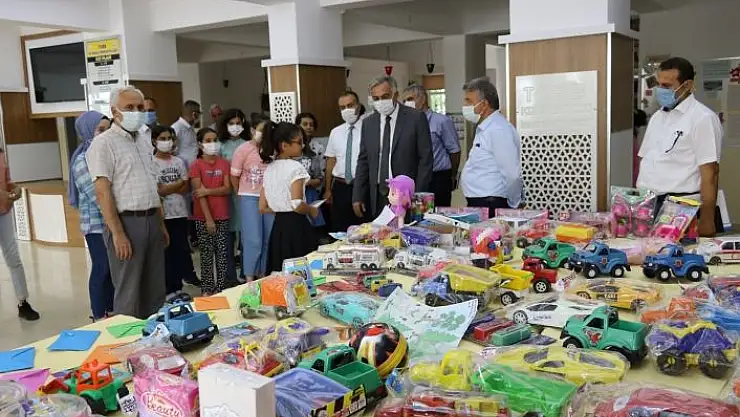 'Orman yangınlarını yaşayan çocuklara oyuncak gönderildi'