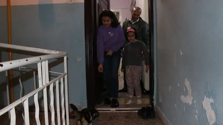 'Ortaokul öğrencisi Irmak biriktirdiği harçlıkları ile sokak hayvanlarını besliyor'