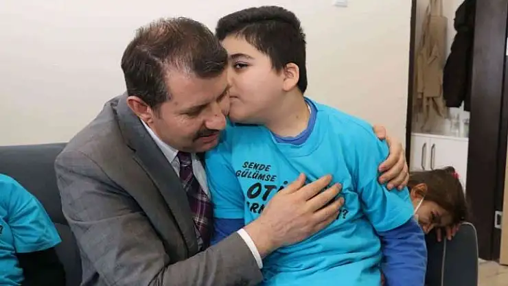 'Otizme dikkat çektiler'