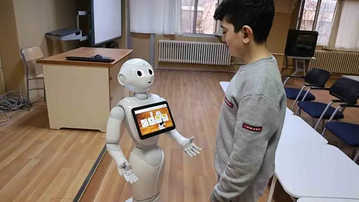 'Otizmli çocuklar insansı robot Pepper ile öğrenecek'