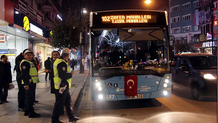  PARAM ÇALINDI DEDİ YOLCU DOLU OTOBÜSÜ 1 SAAT BEKLETTİ