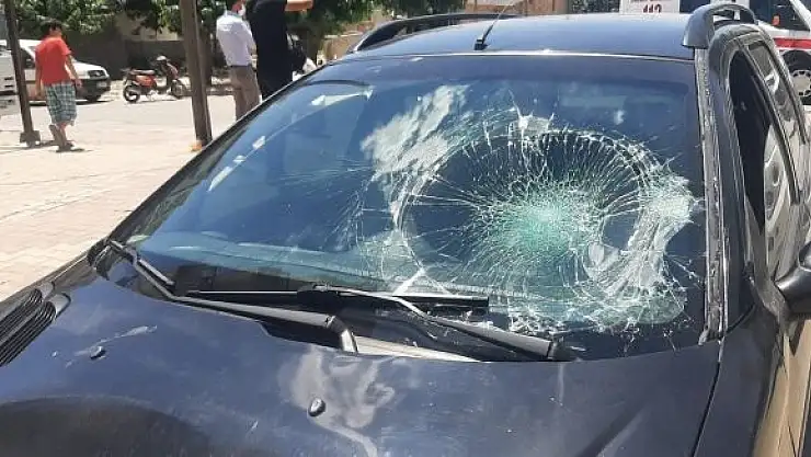 'Otomobil, anne ile oğluna çarptı: 2 yaralı'