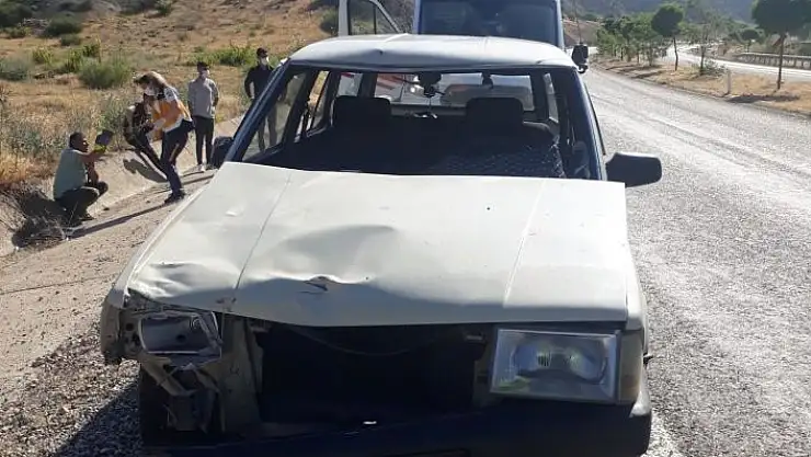 'Otomobil ata çarptı: 2 yaralı'