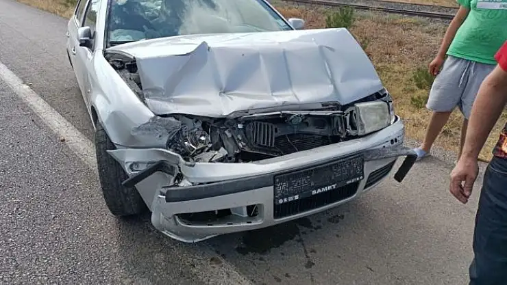 'Otomobil bariyerlere çarptı, karı koca yaralandı'