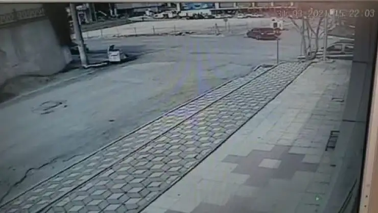 'Otomobil ile  hafif ticari araç böyle çarpıştı'