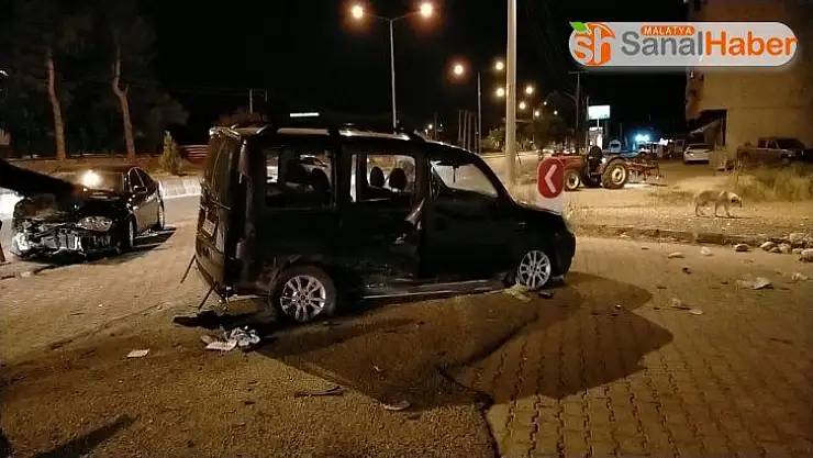 Otomobil ile hafif ticari araç çarpıştı: 3 yaralı