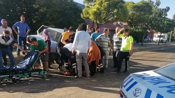 'Otomobil ile hafif ticari araç çarpıştı: 6 yaralı'