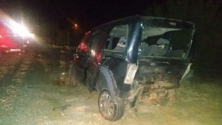 'Otomobil ile hafif ticari araç çarpıştı'